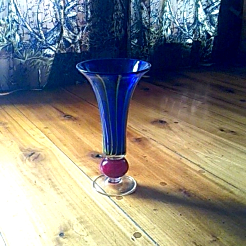 Vintage art glass vase.